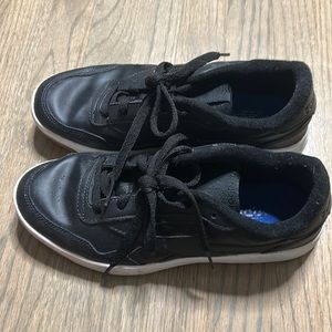 Like new Reebok low tops.